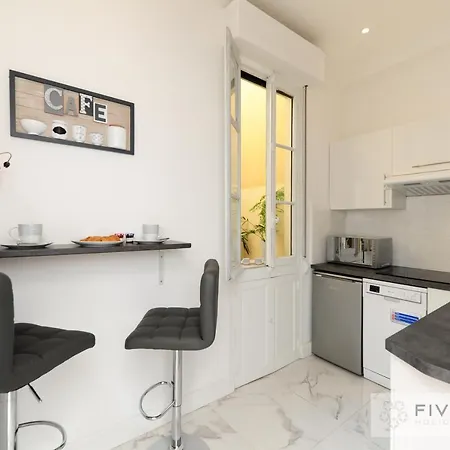 Gioia Five Stars House Nice