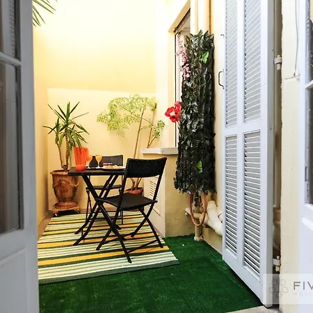 Gioia Five Stars House Apartmán *